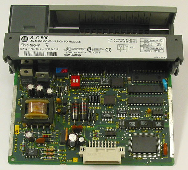 Allen Bradley AB 1746-NIO4V Series A Module Analog 2 Input 2 Voltage Output