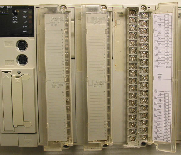 Telemecanique Modicon TSX Micro PLC TSX3721101, TSXDSZ 32T2, TSXDEZ 32D2, TSXRKZ02