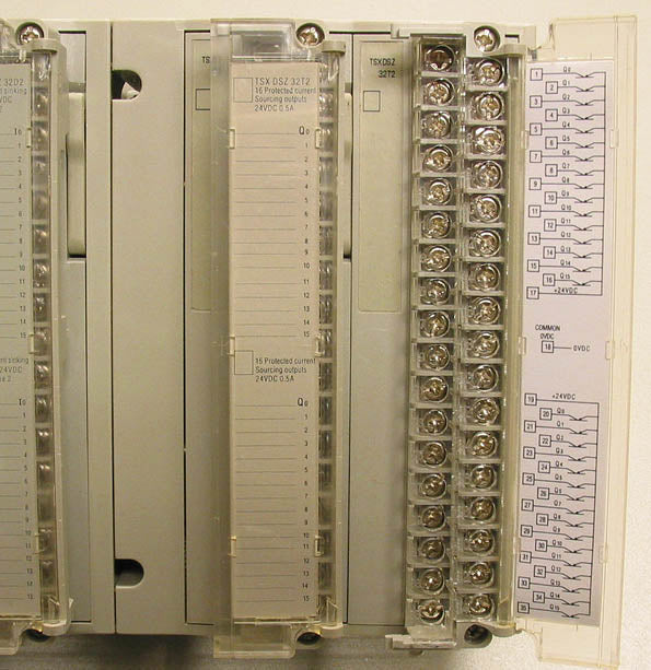 Telemecanique Modicon TSX Micro PLC TSX3721101, TSXDSZ 32T2, TSXDEZ 32D2, TSXRKZ02