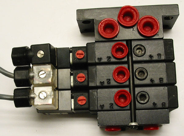 I.S.I. ISI Fluid Power 150-02-013-68 / 68L Pneumatic 3-Station Solenoid Valve Assembly