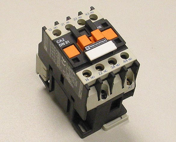 Telemecanique CA2 DN31230 VAC 50/60 Hz Relay Contactor