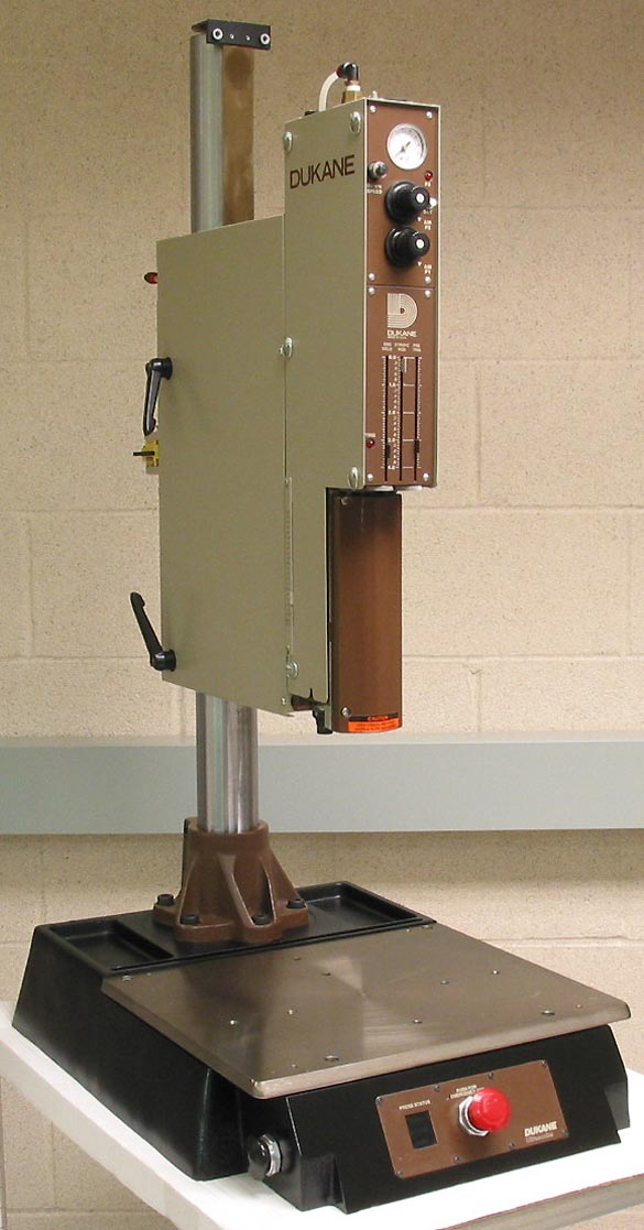 DUKANE 40 Khz Ultrasonic Welder Thruster and Base 92196 438-749 and 43A240