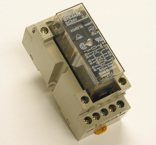 Omron G7A-4A2B P7S-14F Relay 24 VDC with Socket